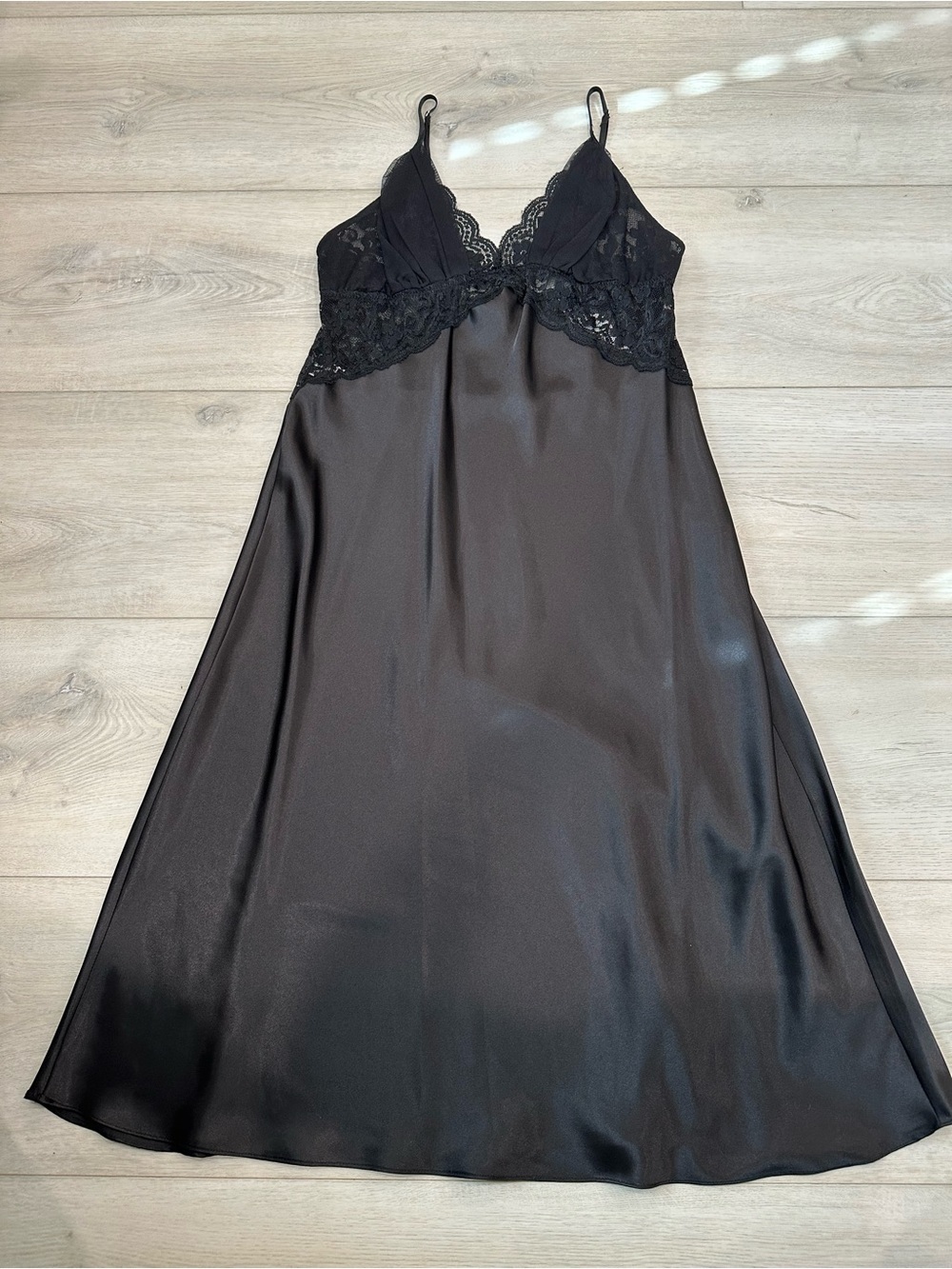 NWT In Bloom by Jonquil Black Satin Lace Chemise Nightgown Large
